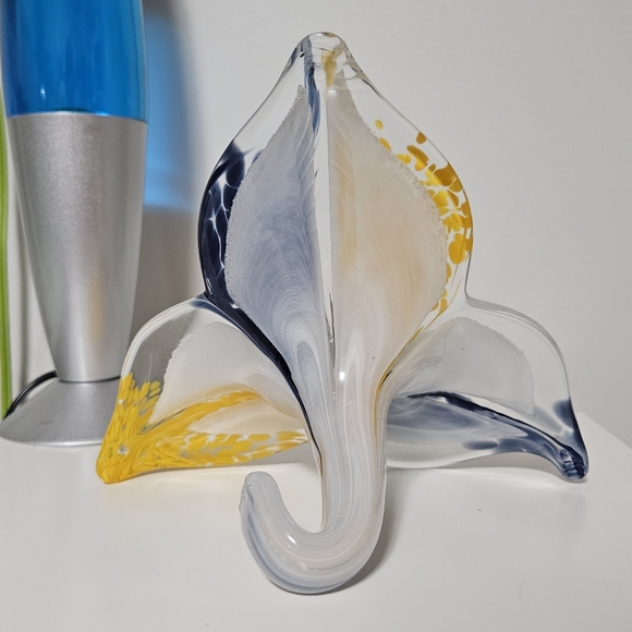 Large Blown Glass Flower - Picture 8 of 9